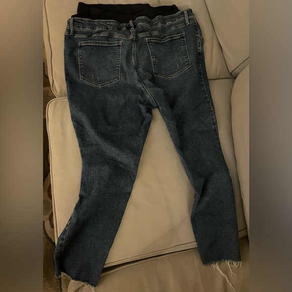 Old Navy Maternity Full Panel Super Skinny Ripped Jeans - Picture 2 of 3